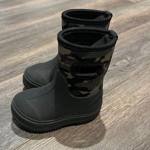 Joe fresh toddler boys size 6 winter boots